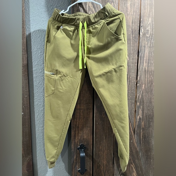 FIGS Scrub Set - Picture 2 of 6